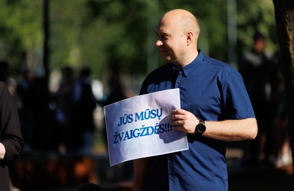 Paskutinis skambutis nuaidėjo Jonavos Jeronimo Ralio gimnazijos abiturientams