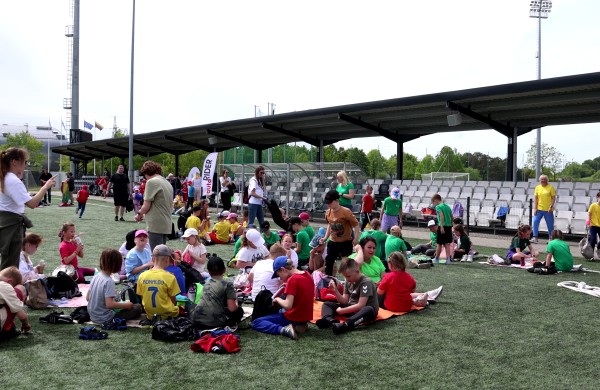 Jonavos pradinės mokyklos sporto šventė – bendrystės ir olimpinės dvasios įkvėpta diena