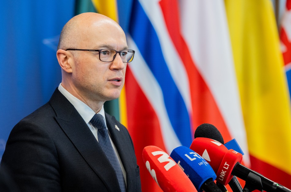  E. Sabutis su ES transporto ministrais tarsis dėl keleivių teisių apsaugos, transporto priemonių registracijos ir techninės apžiūros tvarkos