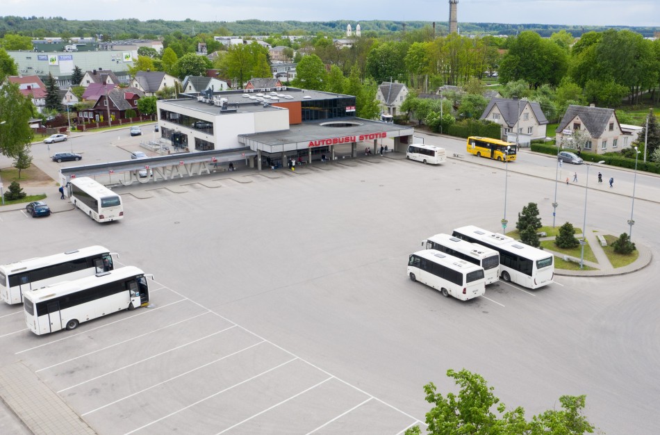 „Jonavos autobusai“ atsinaujina: kortelių skaitytuvai, nauji elektra varomi autobusai ir įkrovimo stotelės