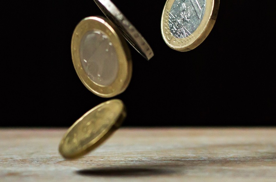 Jonavoje iš senolės išviliojo 900 eurų