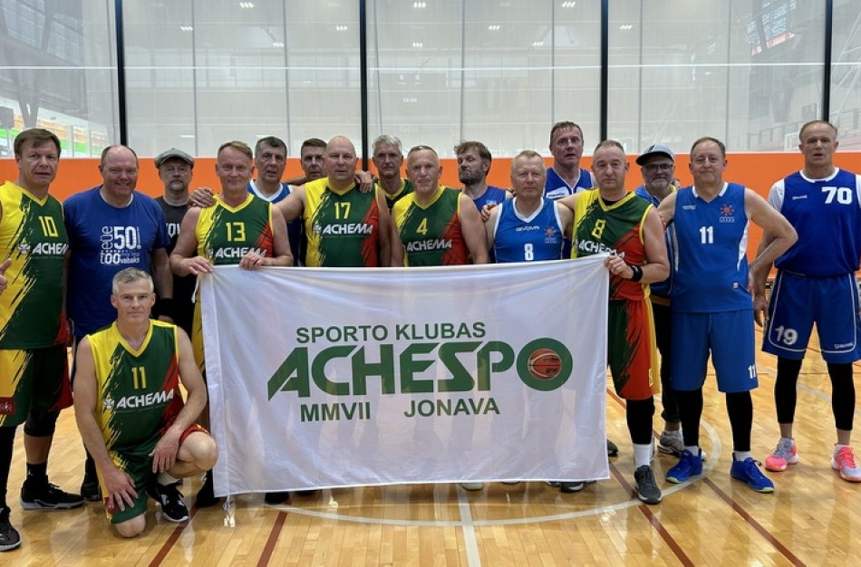 Džiugi žinia iš Estijos: Jonavos krepšinio mėgėjai grįžo su nugalėtojų taure