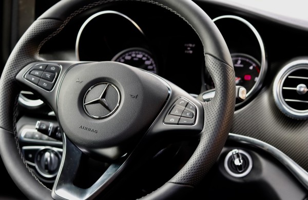 3,23 promilės ir „Mercedes-Benz“ vairas