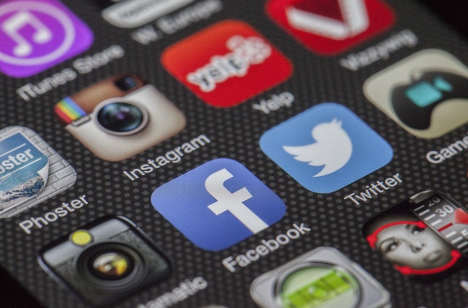 Nutekėjo 16 milijardų „Apple“, „Facebook“, „Google“ ir kitų slaptažodžių – pataria nedelsiant imtis veiksmų