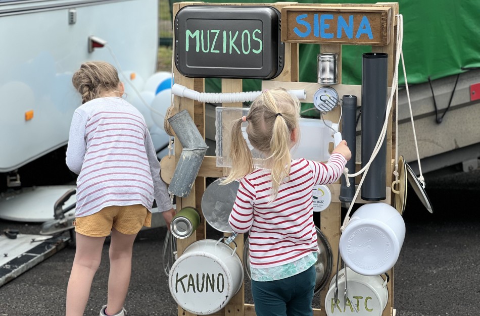 Keliauja „Atiduotuvės”: daiktai randa naujus namus, o žmonės - džiaugsmą dalintis