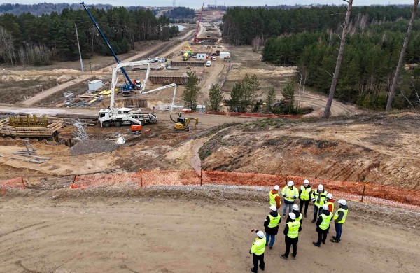 Atnaujinti dažniausiai užduodami klausimai apie žemės išpirkimą „Rail Baltica“ projektui
