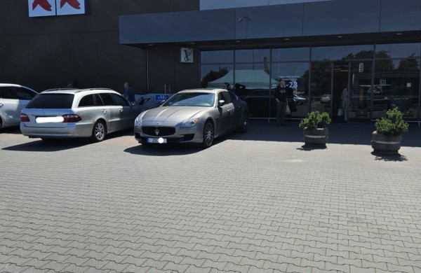 „Šeimos vietos“ parkavimo etika Jonavoje: žinoma pavardė ir mįslingas „ZED“