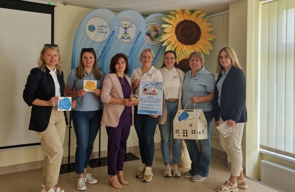 Vaikų globos savaitė 2025: vaikų žinutės veidrodžiuose 