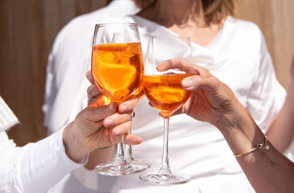 Atsipalaidavimo ieško ir alkoholyje, ir nelegaliose psichoaktyviosiose medžiagose: specialistai primena apie rizikas