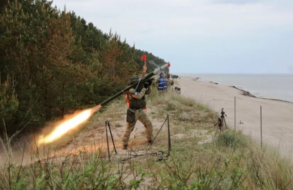 Lietuvos kariuomenės sandėlius papildė GROM raketų atsargos