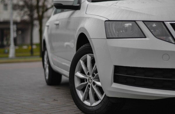 Automobilį pardavę už 200 eurų, galite pridaryti tūkstantinės žalos – kada neverta rizikuoti  