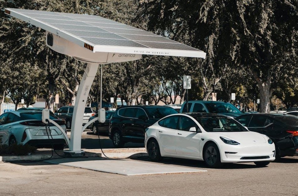 Ar verta diegti auto krovimo stotelę su saulės elektrine?