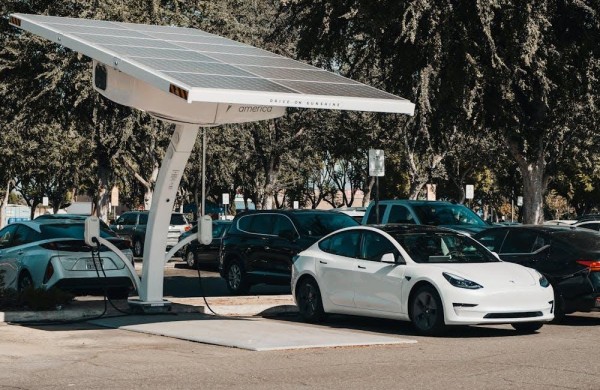 Ar verta diegti auto krovimo stotelę su saulės elektrine?
