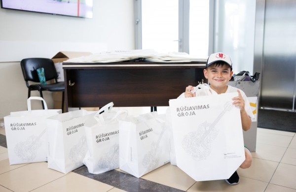 Jonaviečiai renkasi aplinkai draugiškus sprendimus – plastikinius maišelius keitė į daugkartinius