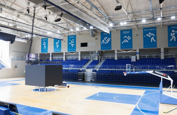 Jonava ruošiasi naujam krepšinio sezonui: arena atsinaujina su moderniu vaizdo kubu