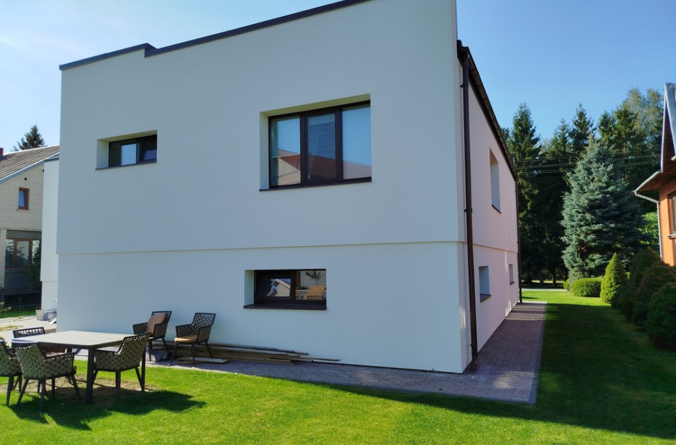 Atnaujinus individualų namą – geresnė gyvenimo kokybė ir mažesnės šildymo sąskaitos: pateikiami renovacijos pavyzdžiai