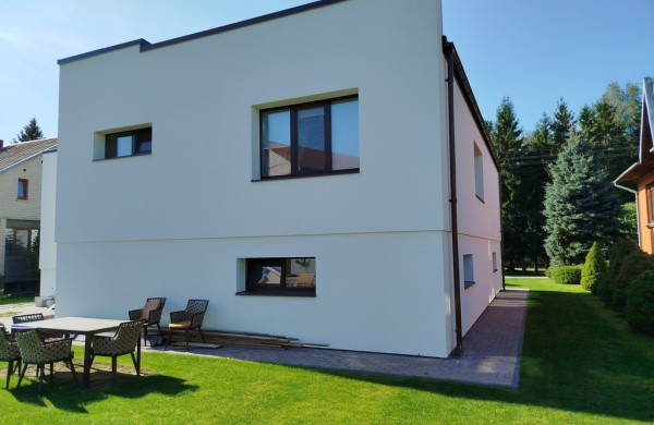 Atnaujinus individualų namą – geresnė gyvenimo kokybė ir mažesnės šildymo sąskaitos: pateikiami renovacijos pavyzdžiai