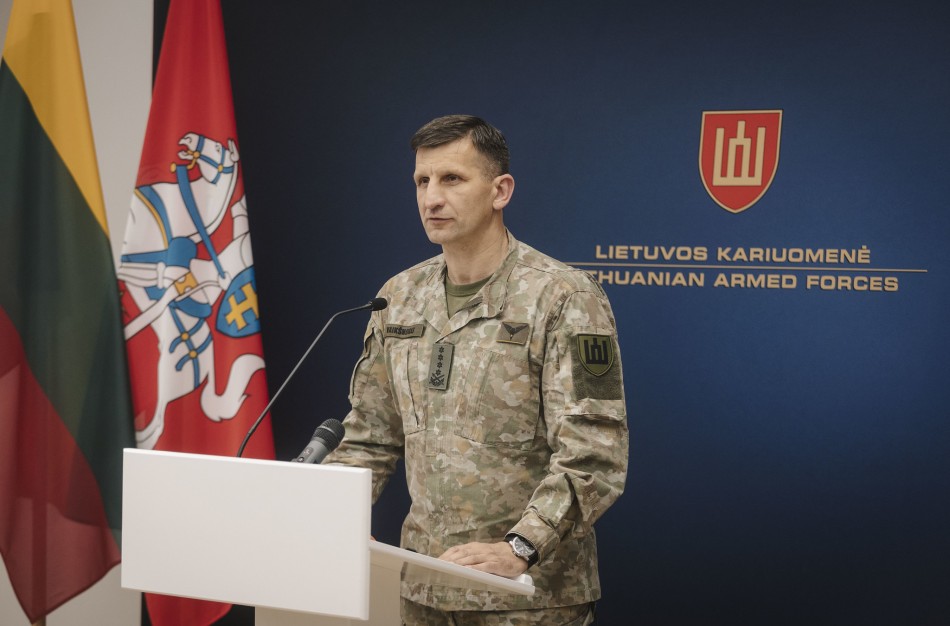 Vieneri metai Lietuvos kariuomenės vado pozicijoje: generolo Raimundo Vaikšnoro vertinimas
