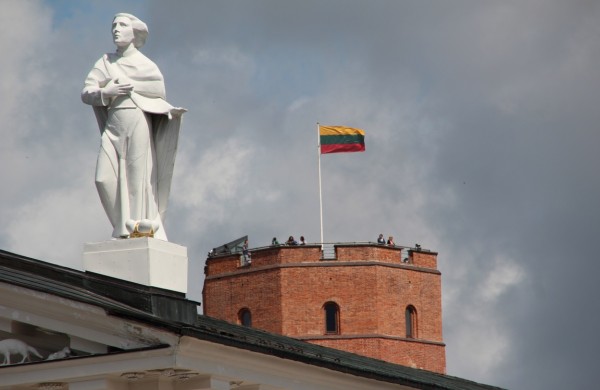 Aštrėjant diskusijoms dėl rusų kalbos, Seimo kontrolierė ragina daugiau investuoti į užsieniečių švietimą