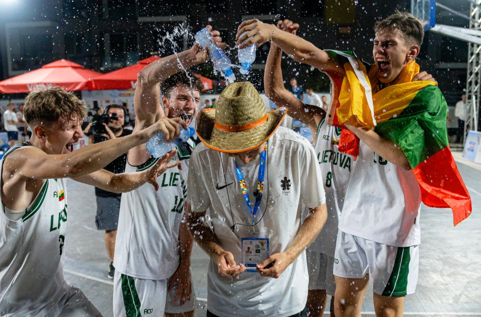 Šešis varžovus nugalėjusi Lietuvos vaikinų rinktinė – Europos jaunimo olimpinio festivalio 3x3 krepšinio čempionė