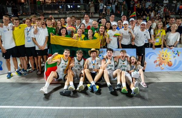 Šešis varžovus nugalėjusi Lietuvos vaikinų rinktinė – Europos jaunimo olimpinio festivalio 3x3 krepšinio čempionė