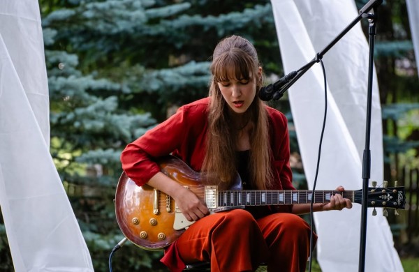 Užusaliuose melodingai nuskambėjo muzikinis vakaras „Dainos prie Šešuvos 2025“