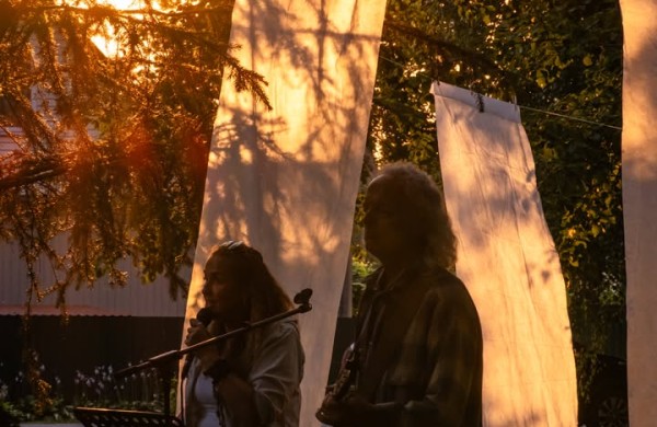 Užusaliuose melodingai nuskambėjo muzikinis vakaras „Dainos prie Šešuvos 2025“
