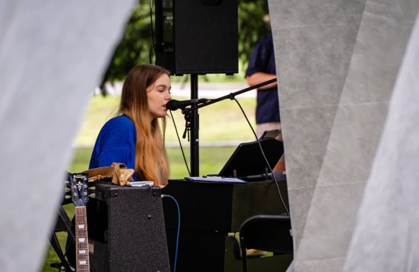 Užusaliuose melodingai nuskambėjo muzikinis vakaras „Dainos prie Šešuvos 2025“