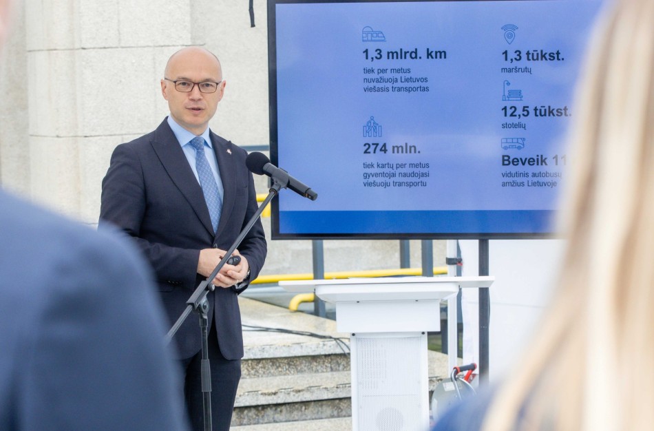 Susisiekimo ministerija atveria duomenis apie viešąjį transportą: kas perveža daugiausiai keleivių, kiek stotelių ir kur seniausi autobusai?