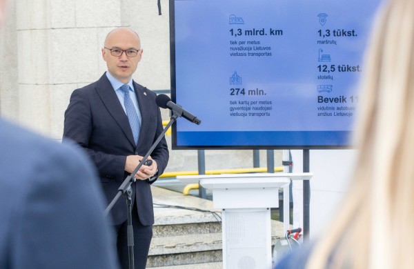 Susisiekimo ministerija atveria duomenis apie viešąjį transportą: kas perveža daugiausiai keleivių, kiek stotelių ir kur seniausi autobusai?