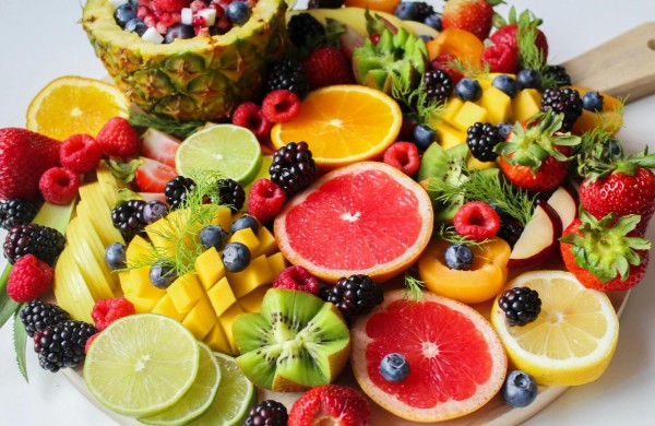 Egzotiniai vaisiai – vitaminų šaltinis ar nematoma grėsmė lėkštėje?