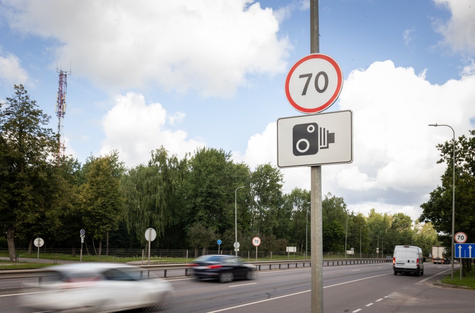 Keliuose – papildomi ženklai prie greičio matuoklių