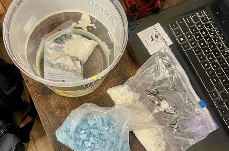  Kauno policijos pareigūnai apsvaigusio vyro namuose rado beveik 1 kilogramą galimai narkotinių – psichotropinių medžiagų  