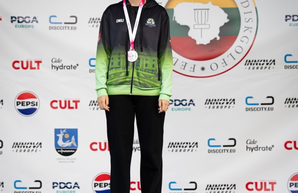 Lietuvos diskgolfo čempionatas sugrįžo į legendinį Nedožinkos parką bei atnešė sėkmę jonaviečiams