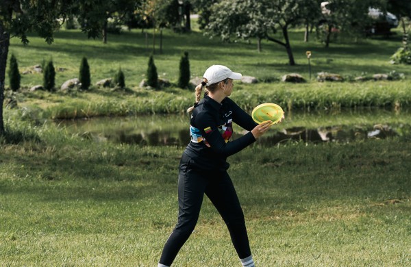 Lietuvos diskgolfo čempionatas sugrįžo į legendinį Nedožinkos parką bei atnešė sėkmę jonaviečiams