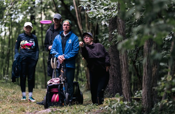 Lietuvos diskgolfo čempionatas sugrįžo į legendinį Nedožinkos parką bei atnešė sėkmę jonaviečiams
