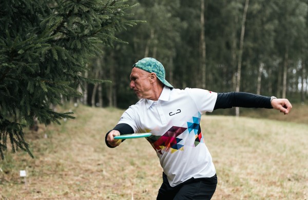 Lietuvos diskgolfo čempionatas sugrįžo į legendinį Nedožinkos parką bei atnešė sėkmę jonaviečiams