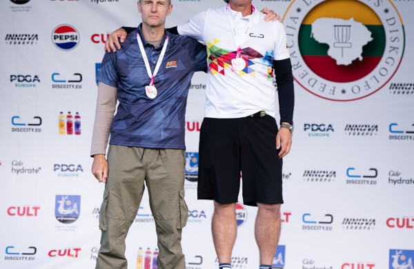 Lietuvos diskgolfo čempionatas sugrįžo į legendinį Nedožinkos parką bei atnešė sėkmę jonaviečiams