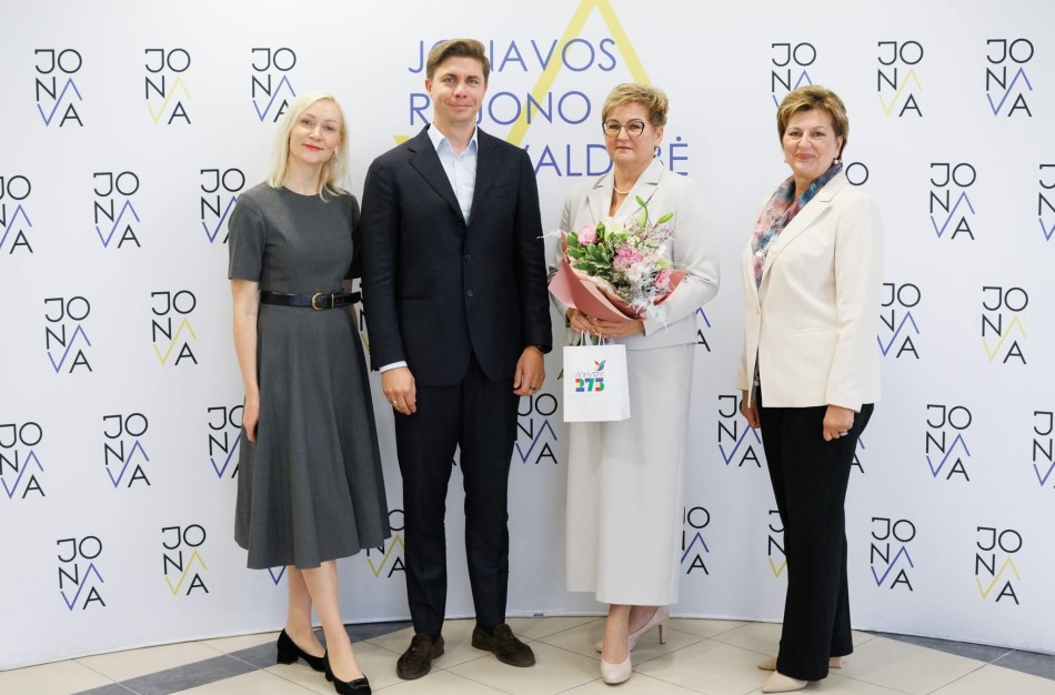 Šveicarijos progimnazijai vadovaus nauja direktorė