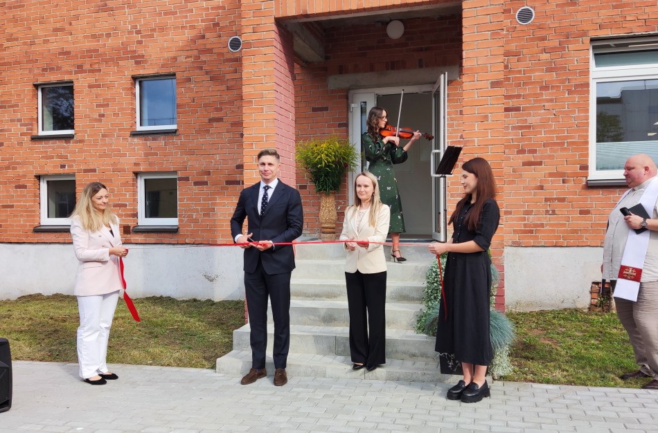 Jonavos sveikatos priežiūros centras atveria duris po atnaujinimo: tūkstantinės investicijos į gyventojų sveikatą