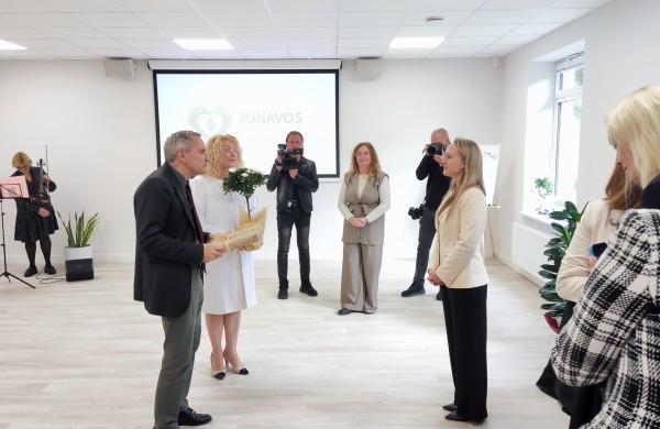 Jonavos sveikatos priežiūros centras atveria duris po atnaujinimo: tūkstantinės investicijos į gyventojų sveikatą