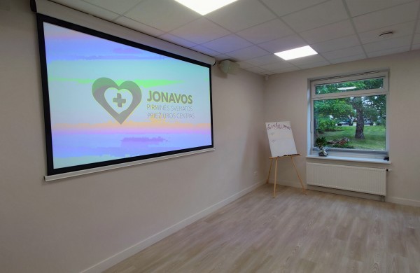 Jonavos sveikatos priežiūros centras atveria duris po atnaujinimo: tūkstantinės investicijos į gyventojų sveikatą