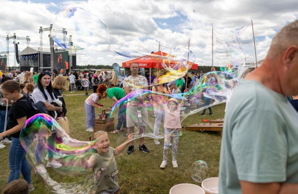 Vis daugiau tėvų globos netekusių vaikų auga šeimos aplinkoje
