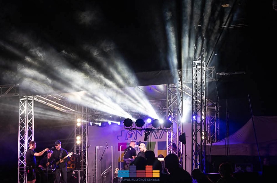 Roko garsai užliejo Jonavą su grupėmis „TITUS“ ir „M.E.S“ 