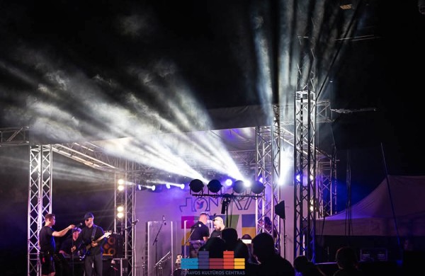 Roko garsai užliejo Jonavą su grupėmis „TITUS“ ir „M.E.S“ 