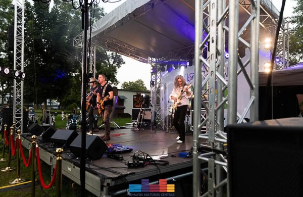 Roko garsai užliejo Jonavą su grupėmis „TITUS“ ir „M.E.S“ 