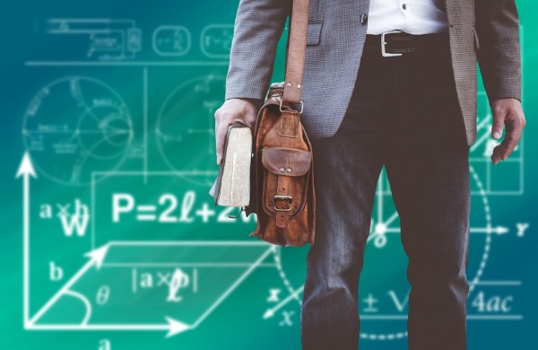 Užimtumo tarnyba: mokyklose dar neužimtos matematikos, lietuvių kalbos, fizikos mokytojų darbo vietos  