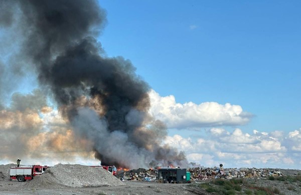 Kilus gaisrui Lapių sąvartyne, į įvykio vietą išvyko aplinkosaugininkai