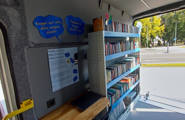 Naujovė Jonavoje – pristatytas ilgai lauktas Bibliobusas