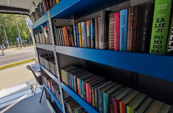 Naujovė Jonavoje – pristatytas ilgai lauktas Bibliobusas